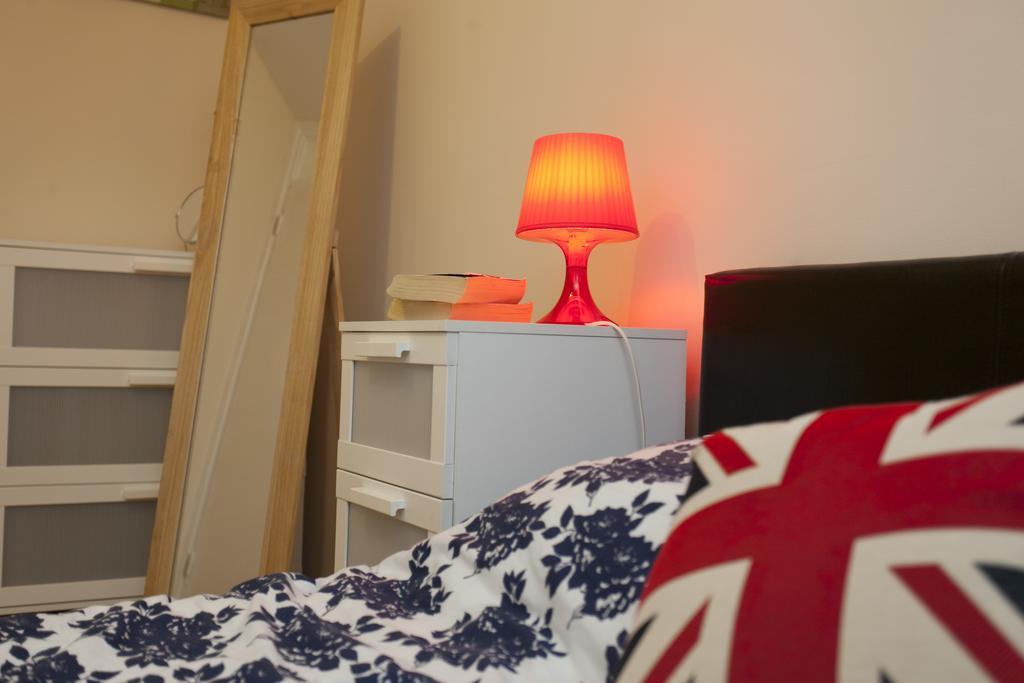 Victoria Centre Apartments In The Victoria Centre Shopping Centre - Nottingham City Centre - 24 Hour Access - Most Central Location, Kitchen - Sunday Check-Out 1Pm - Opposite Hilton By Restaurants & Shops - Outdoor Parking Cars Or Vans Five Pounds A Bagian luar foto