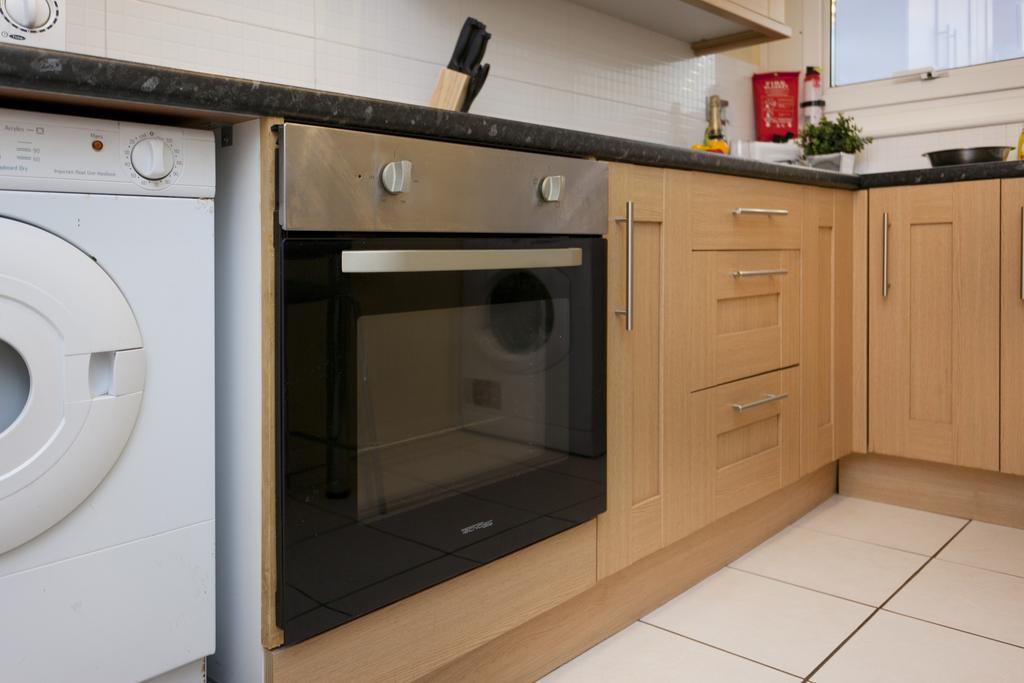 Victoria Centre Apartments In The Victoria Centre Shopping Centre - Nottingham City Centre - 24 Hour Access - Most Central Location, Kitchen - Sunday Check-Out 1Pm - Opposite Hilton By Restaurants & Shops - Outdoor Parking Cars Or Vans Five Pounds A Bagian luar foto